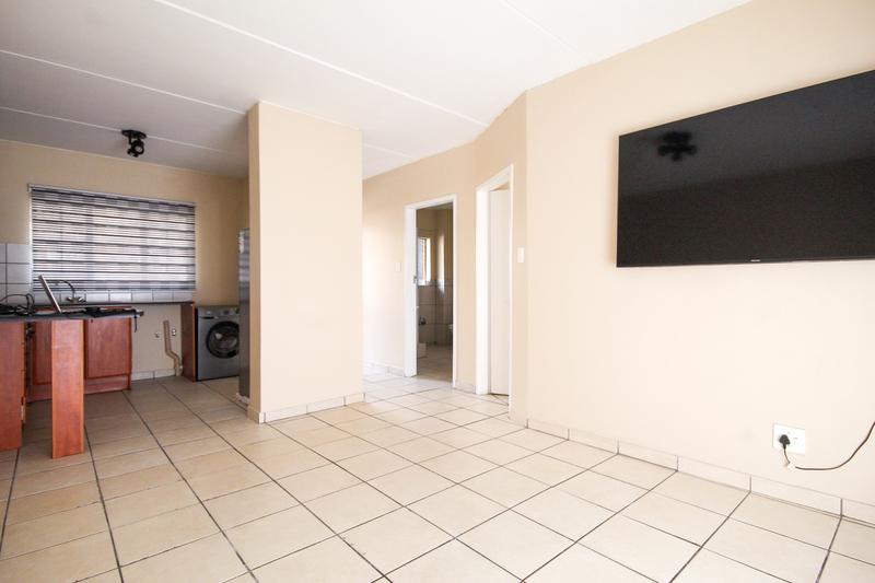 1 Bedroom Property for Sale in Rooihuiskraal North Gauteng