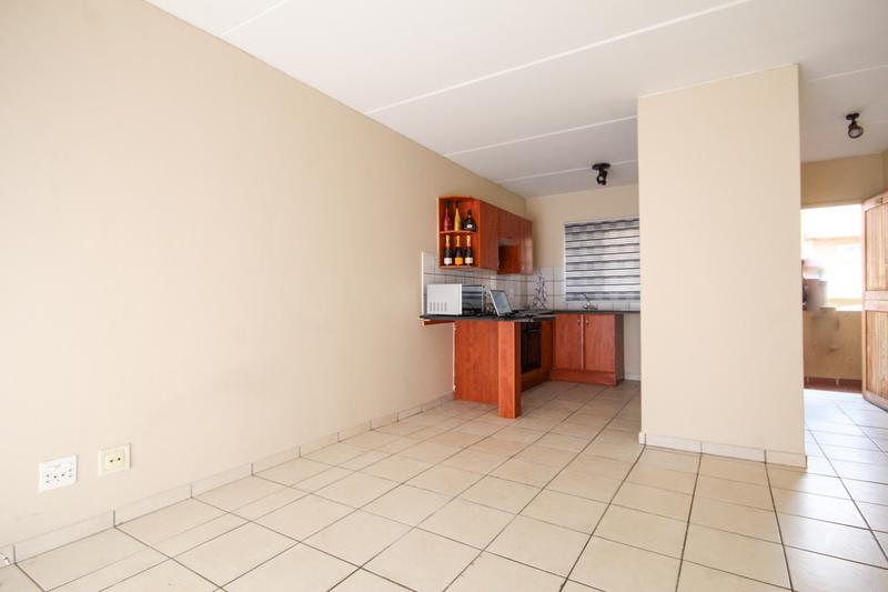 1 Bedroom Property for Sale in Rooihuiskraal North Gauteng