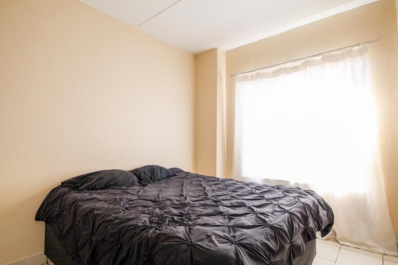 1 Bedroom Property for Sale in Rooihuiskraal North Gauteng