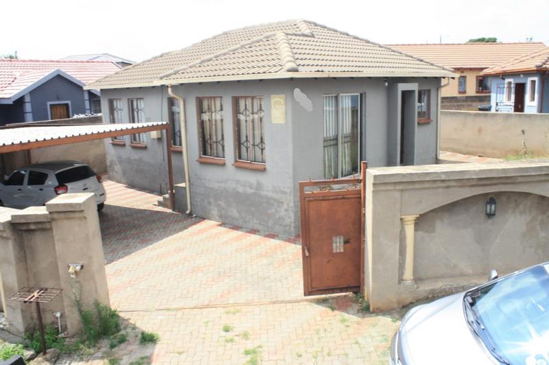 3 Bedroom Property for Sale in Clayville Gauteng