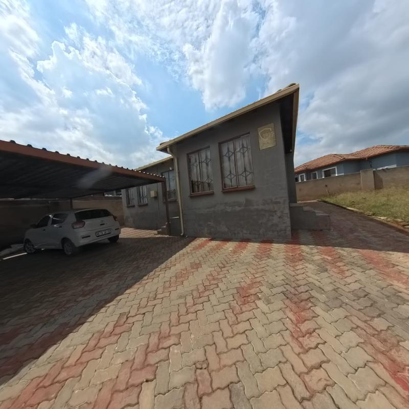3 Bedroom Property for Sale in Clayville Gauteng