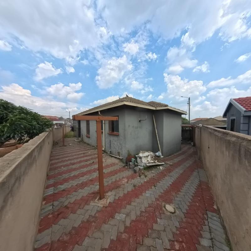 3 Bedroom Property for Sale in Clayville Gauteng
