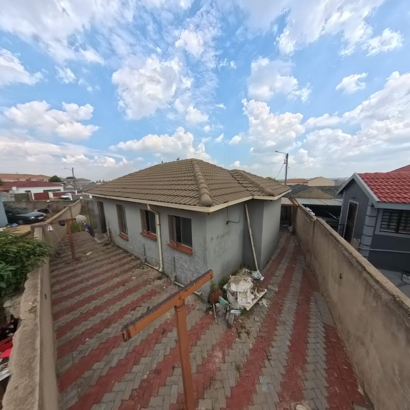 3 Bedroom Property for Sale in Clayville Gauteng