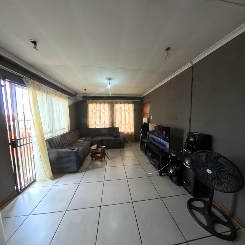 3 Bedroom Property for Sale in Clayville Gauteng
