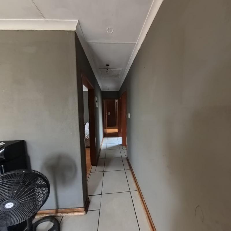 3 Bedroom Property for Sale in Clayville Gauteng