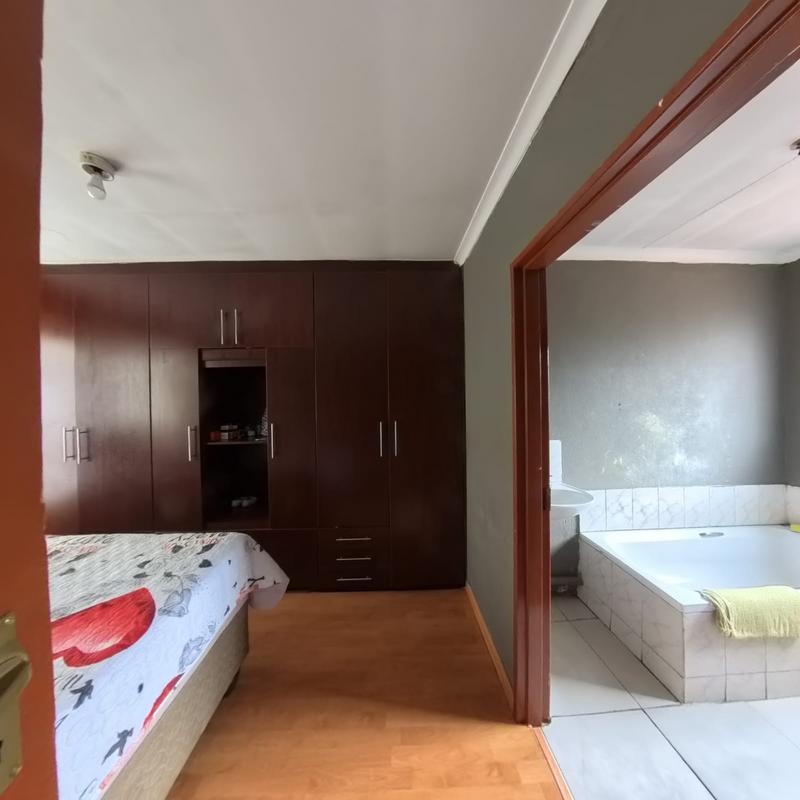 3 Bedroom Property for Sale in Clayville Gauteng