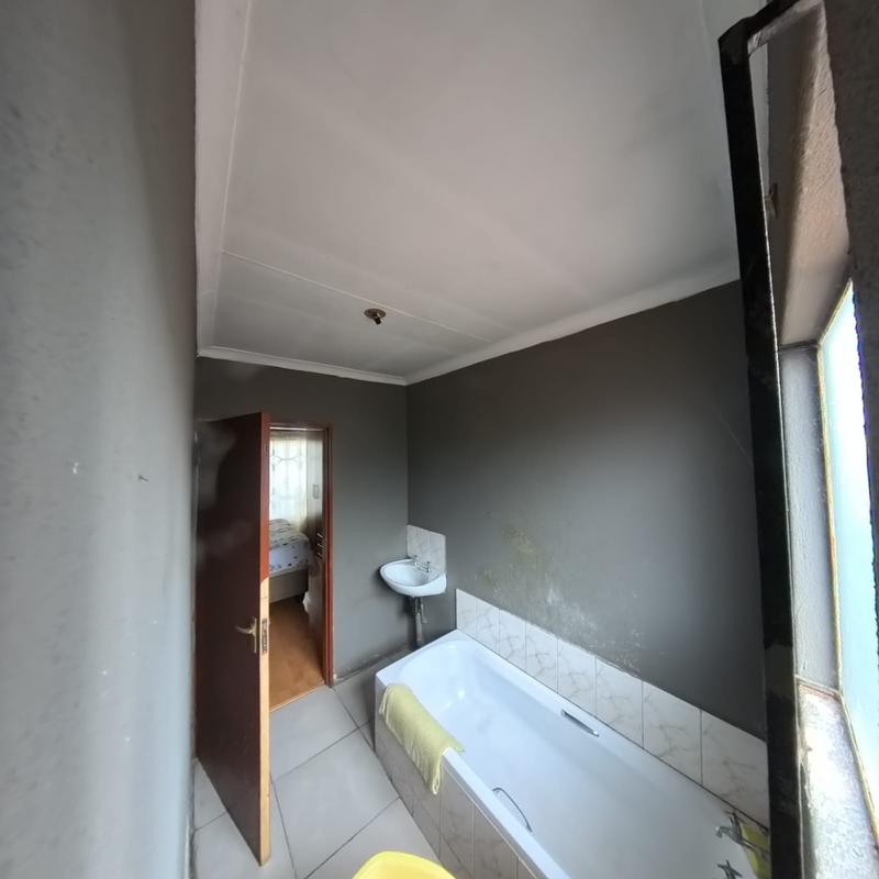 3 Bedroom Property for Sale in Clayville Gauteng