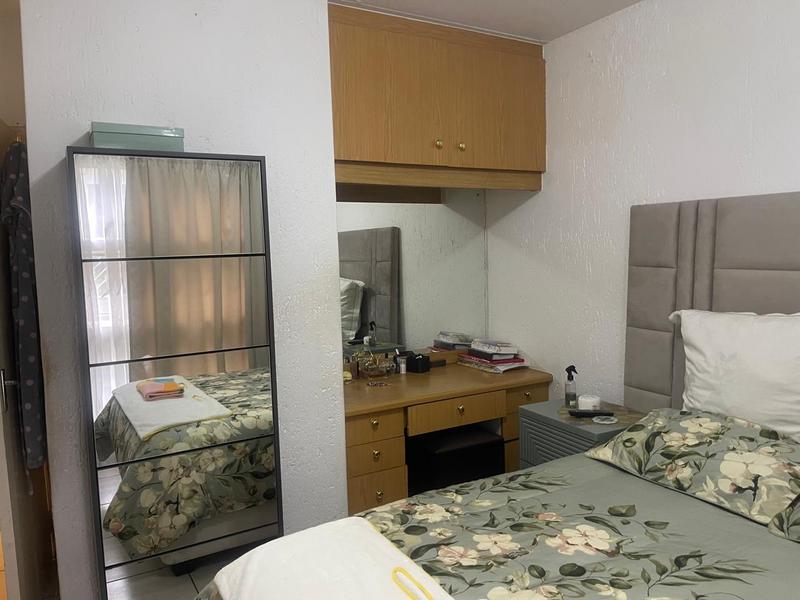 2 Bedroom Property for Sale in Mulbarton Gauteng