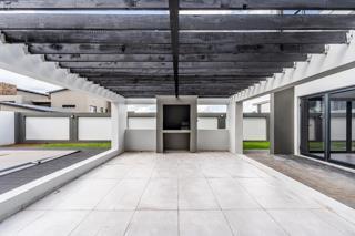 5 Bedroom Property for Sale in Six Fountains Residential Estate Gauteng