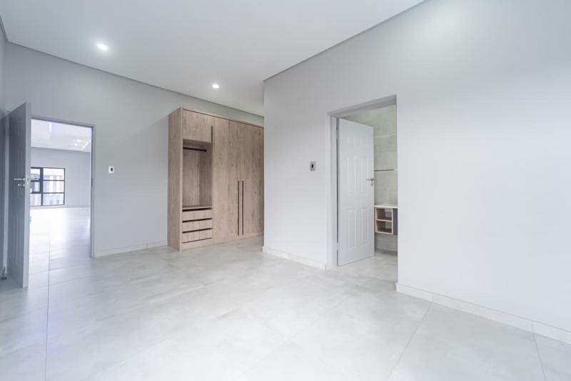 5 Bedroom Property for Sale in Six Fountains Residential Estate Gauteng