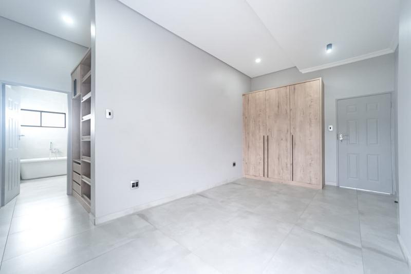 5 Bedroom Property for Sale in Six Fountains Residential Estate Gauteng