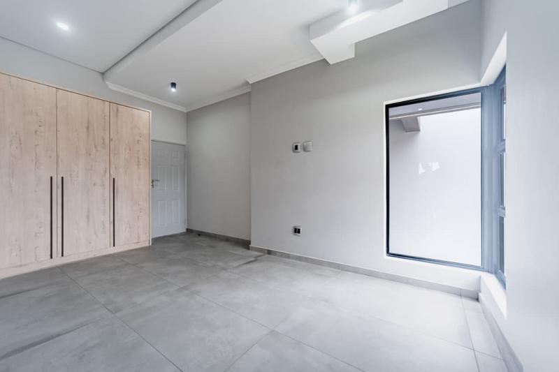 5 Bedroom Property for Sale in Six Fountains Residential Estate Gauteng