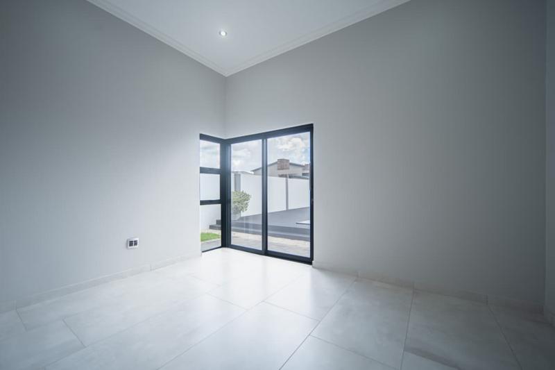 5 Bedroom Property for Sale in Six Fountains Residential Estate Gauteng