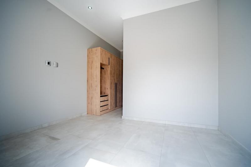 5 Bedroom Property for Sale in Six Fountains Residential Estate Gauteng