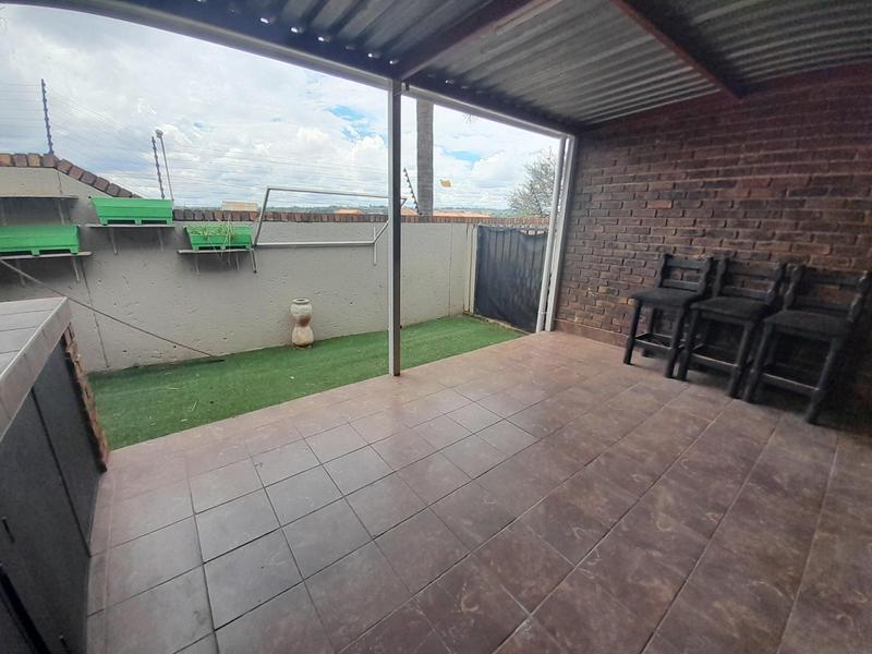 2 Bedroom Property for Sale in Hennopspark Gauteng