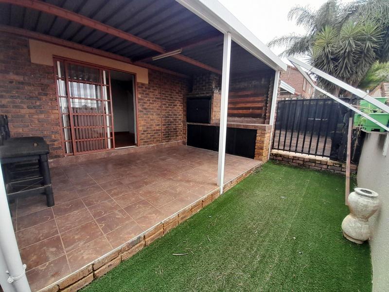 2 Bedroom Property for Sale in Hennopspark Gauteng