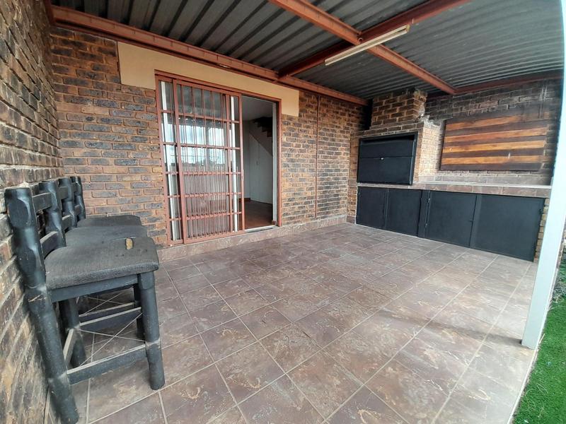 2 Bedroom Property for Sale in Hennopspark Gauteng