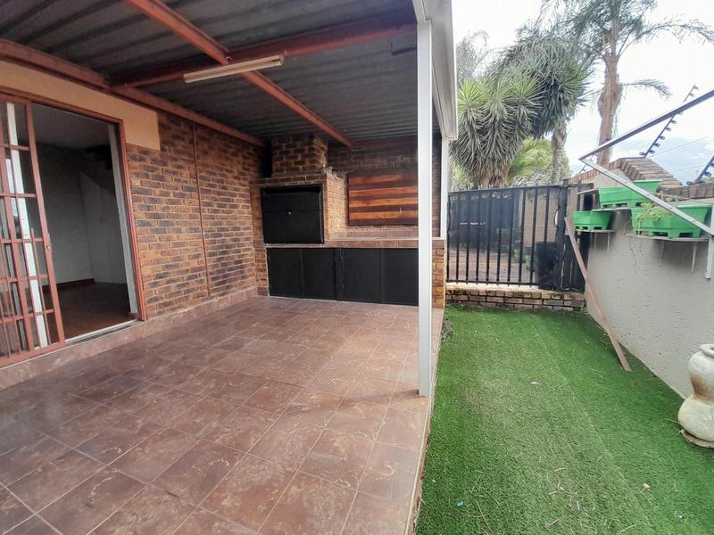 2 Bedroom Property for Sale in Hennopspark Gauteng