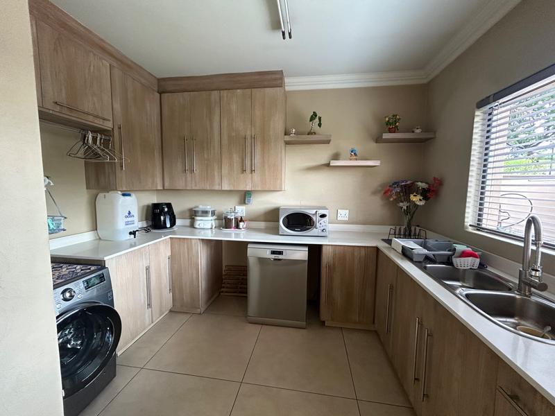 5 Bedroom Property for Sale in Blue Valley Golf Estate Gauteng