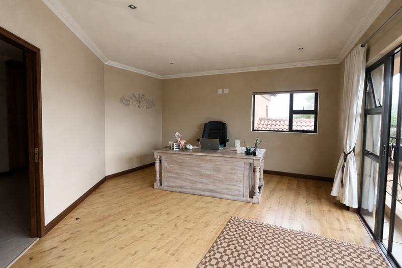 5 Bedroom Property for Sale in Blue Valley Golf Estate Gauteng