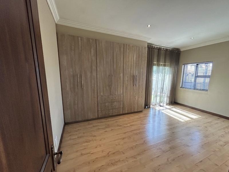 5 Bedroom Property for Sale in Blue Valley Golf Estate Gauteng