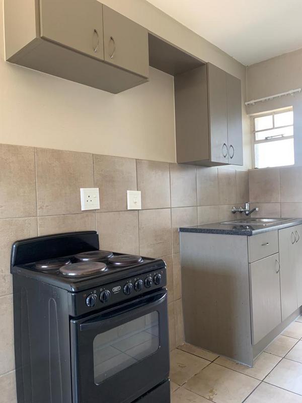 To Let 2 Bedroom Property for Rent in Fleurhof Gauteng