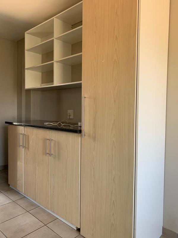 To Let 2 Bedroom Property for Rent in Fleurhof Gauteng
