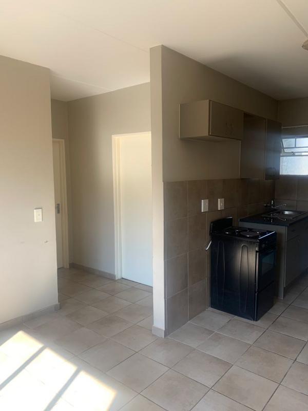 To Let 2 Bedroom Property for Rent in Fleurhof Gauteng
