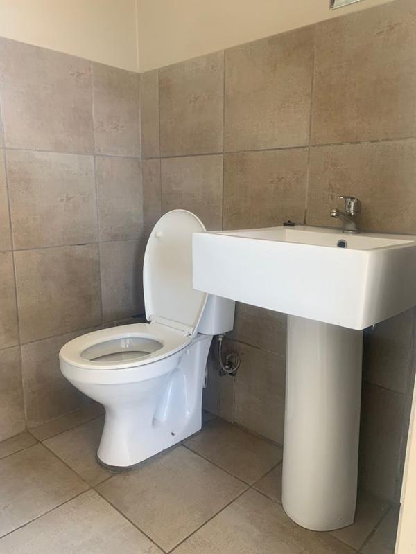 To Let 2 Bedroom Property for Rent in Fleurhof Gauteng