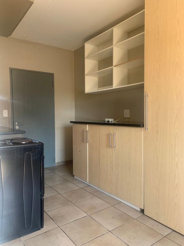 To Let 2 Bedroom Property for Rent in Fleurhof Gauteng