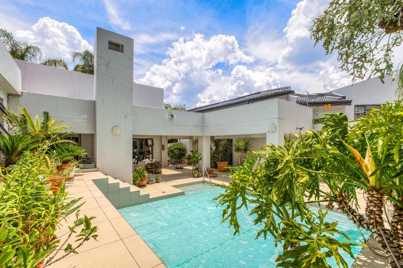 5 Bedroom Property for Sale in Benmore Gardens Gauteng