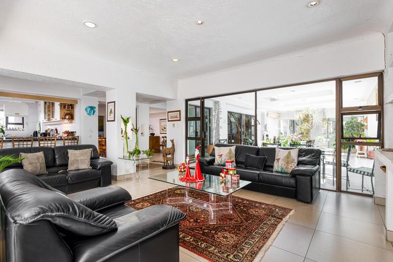 5 Bedroom Property for Sale in Benmore Gardens Gauteng