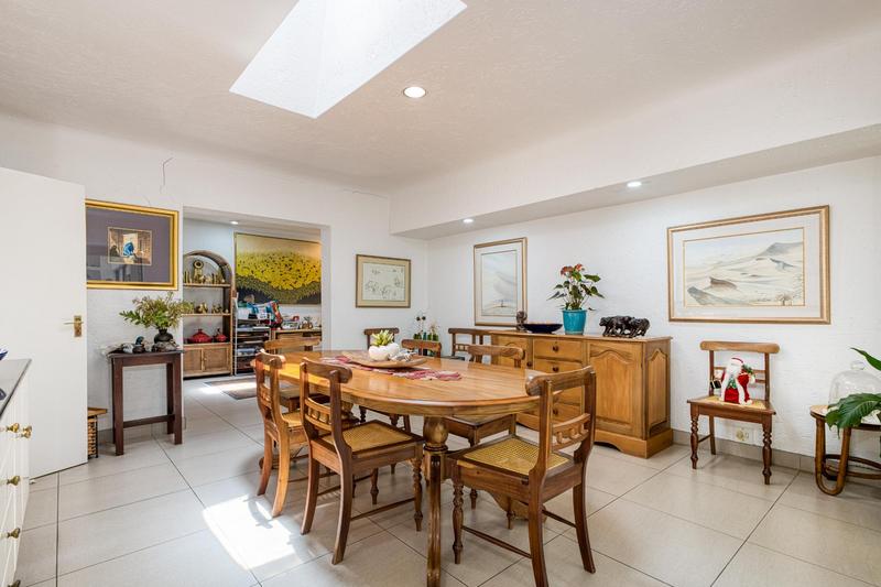 5 Bedroom Property for Sale in Benmore Gardens Gauteng