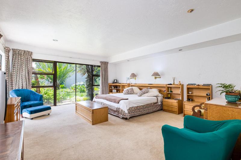 5 Bedroom Property for Sale in Benmore Gardens Gauteng