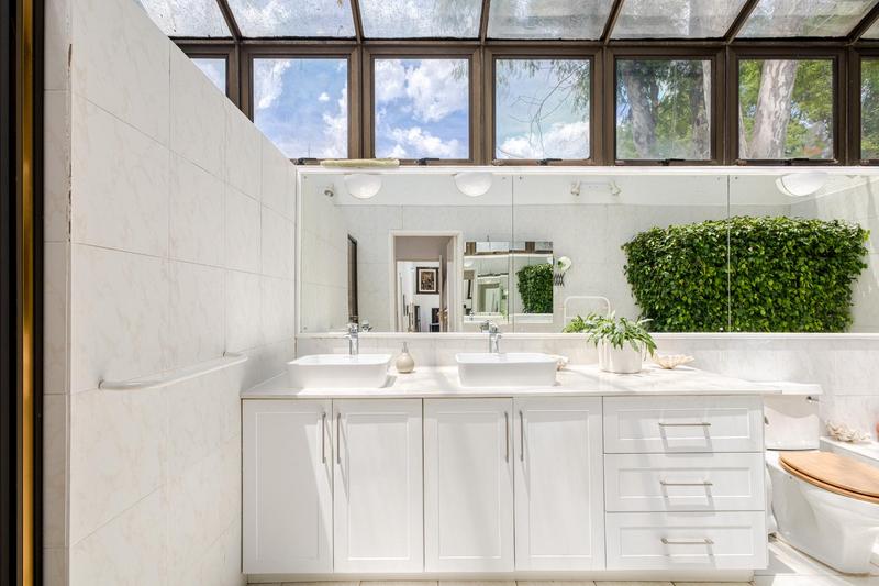 5 Bedroom Property for Sale in Benmore Gardens Gauteng