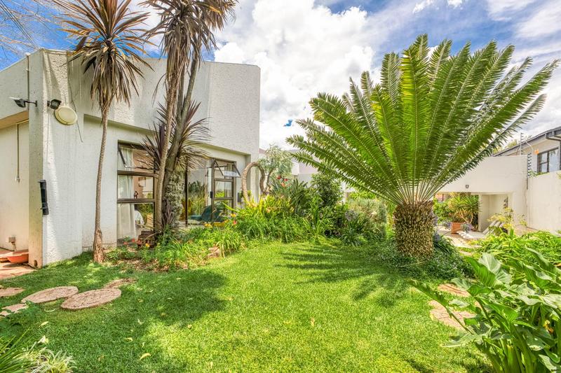 5 Bedroom Property for Sale in Benmore Gardens Gauteng