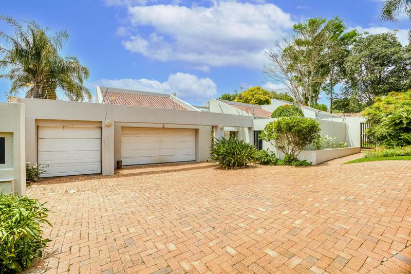 5 Bedroom Property for Sale in Benmore Gardens Gauteng