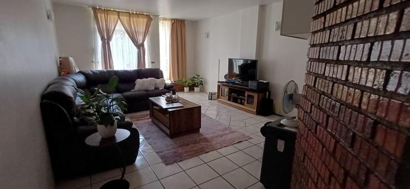 To Let 1 Bedroom Property for Rent in Malvern East Gauteng