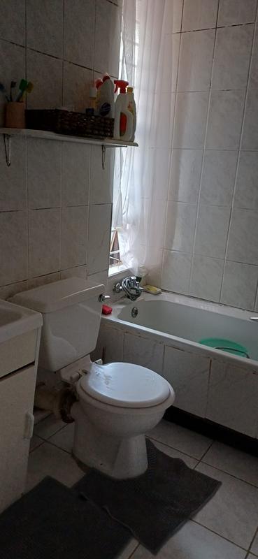 To Let 1 Bedroom Property for Rent in Malvern East Gauteng