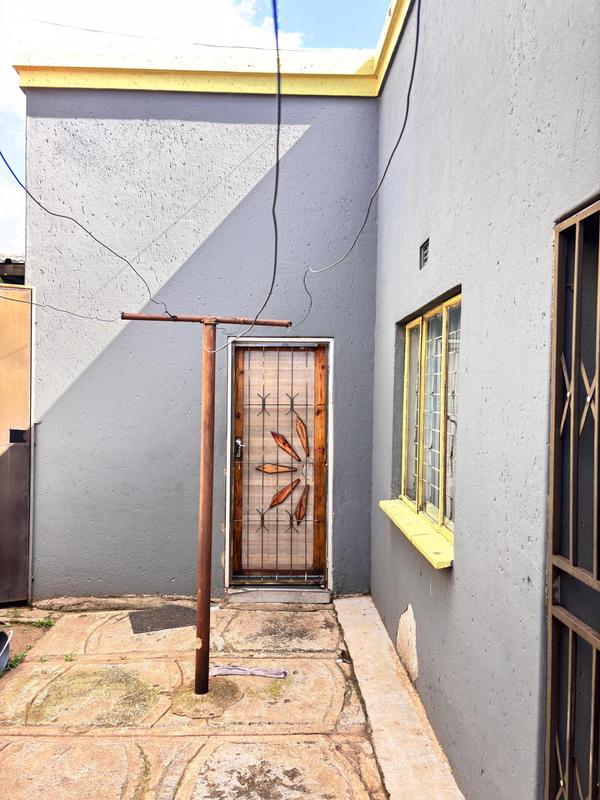 1 Bedroom Property for Sale in Protea Glen Gauteng