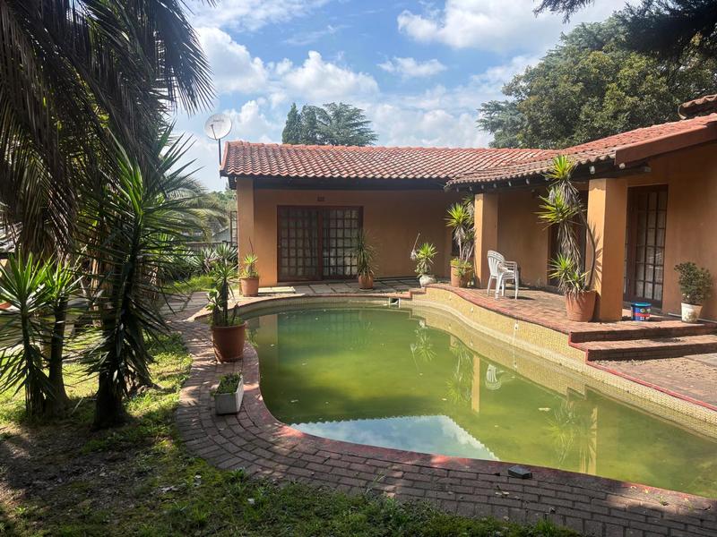 6 Bedroom Property for Sale in Buccleuch Gauteng