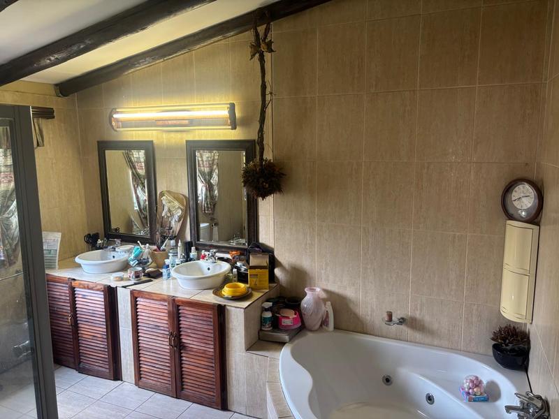 6 Bedroom Property for Sale in Buccleuch Gauteng