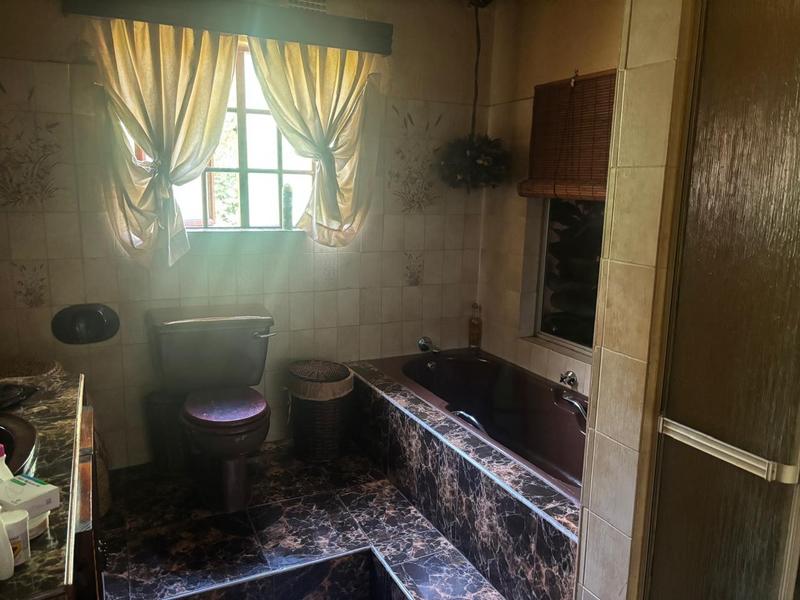 6 Bedroom Property for Sale in Buccleuch Gauteng