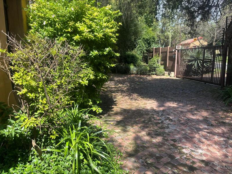 6 Bedroom Property for Sale in Buccleuch Gauteng