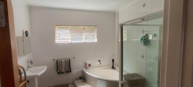 6 Bedroom Property for Sale in Erasmia Gauteng