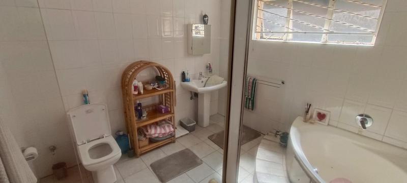 6 Bedroom Property for Sale in Erasmia Gauteng