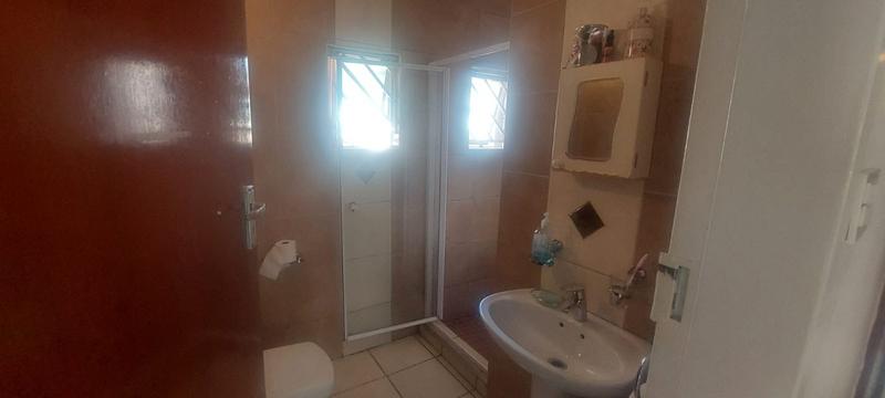 6 Bedroom Property for Sale in Erasmia Gauteng