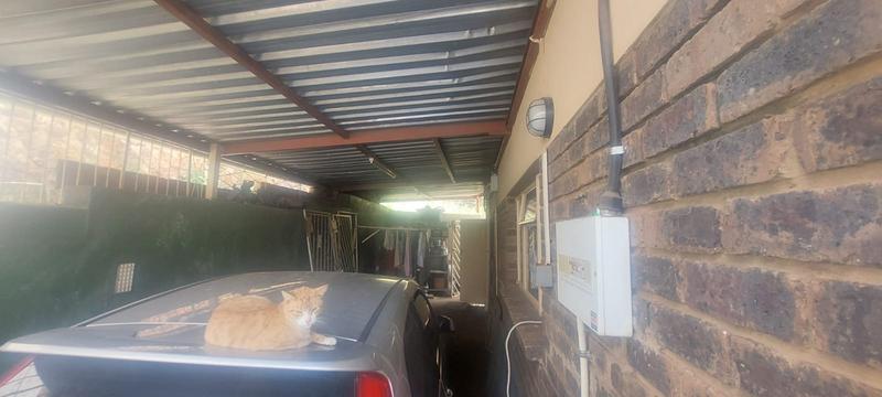 6 Bedroom Property for Sale in Erasmia Gauteng