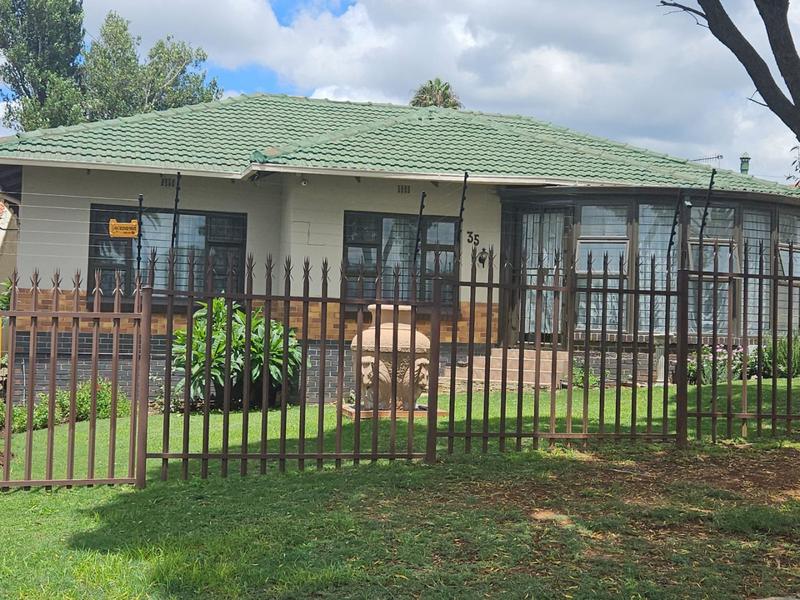 3 Bedroom Property for Sale in South Crest Gauteng