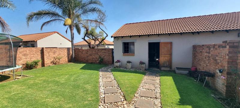 3 Bedroom Property for Sale in Monavoni Gauteng